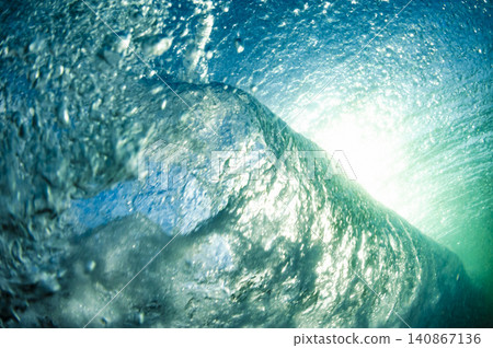 Waves seen from underwater at Kugenuma Beach, Shonan 140867136