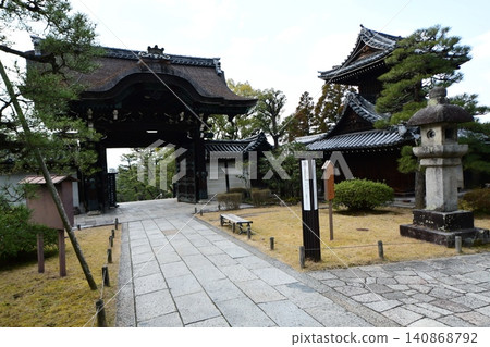 Kyoto Prefecture, Otani Sobyo, Main Gate & Taikodo (Drum Hall), Maruyama-cho, Higashiyama-ku, Kyoto City, March 2022 Kyoto Prefecture, Otani Sobyo, Main Gate & Taikodo (Drum Hall), Maruyama-cho, Higashiyama-ku, Kyoto City, March 2022 140868792