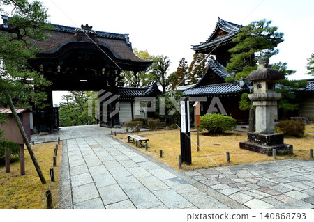 Kyoto Prefecture, Otani Sobyo, Main Gate & Taikodo (Drum Hall), Maruyama-cho, Higashiyama-ku, Kyoto City, March 2022 Kyoto Prefecture, Otani Sobyo, Main Gate & Taikodo (Drum Hall), Maruyama-cho, Higashiyama-ku, Kyoto City, March 2022 140868793
