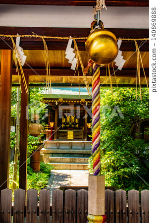 晴明神社,供奉安倍晴明:辟邪避災,治病救人,保平安,交通安全。 晴明神社,供奉安倍晴明:辟邪避災,治病救人,保平安,交通安全。 140869888