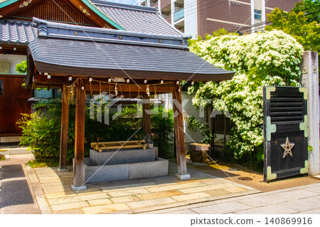 晴明神社,供奉安倍晴明:辟邪避災,治病救人,保平安,交通安全。 晴明神社,供奉安倍晴明:辟邪避災,治病救人,保平安,交通安全。 140869916