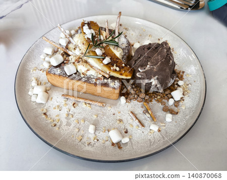 Gourmet Dessert With Ice Cream and Bananas Gourmet Dessert With Ice Cream and Bananas 140870068