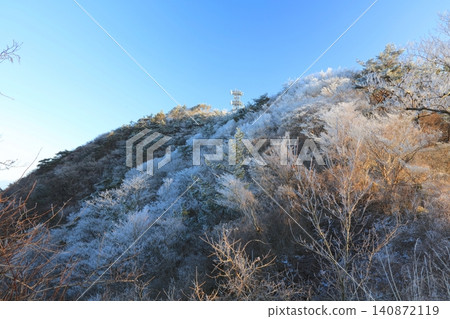 Hoarfrost on the highest peak of Mount Rokko 140872119
