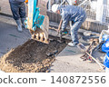 Seismic reinforcement work on combined sewer pipes (rehabilitation method), public sewer pipe construction for public manholes, road excavation, soil excavation, workers, L-shaped ditch chipping. 140872556