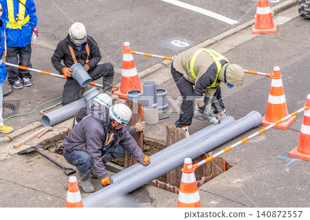 Road excavation, sewer laying and repair work, earth retention, sheet piles, lifelines, resin pipes, reinforced plastic pipes, FRPM pipes, PVC pipes Road excavation, sewer laying and repair work, earth retention, sheet piles, lifelines, resin pipes, reinforced plastic pipes, FRPM pipes, PVC pipes 140872557