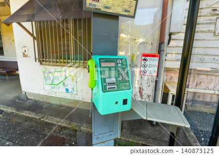 Public telephone booths remaining from the Showa era 140873125