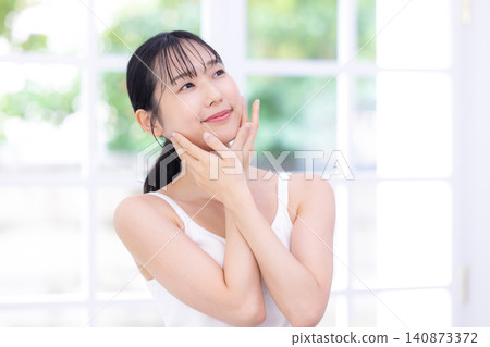 Women who are into beauty and skincare Women who are into beauty and skincare 140873372