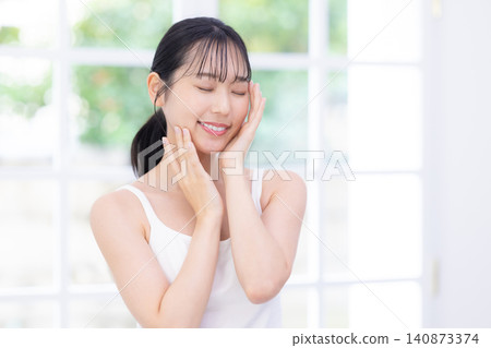 Women who are into beauty and skincare Women who are into beauty and skincare 140873374