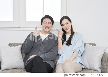 中年夫婦客廳裡有個好兆頭 140874775