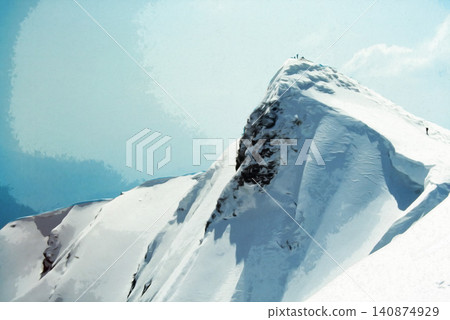 一幅油畫風格的插圖,描繪了巍峨聳立、白雪皚皚的冬季山脈景色。 一幅油畫風格的插圖,描繪了巍峨聳立、白雪皚皚的冬季山脈景色。 140874929