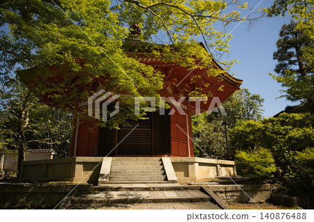 東福寺:愛染堂,朱紅色的殿堂在綠色楓葉的襯托下顯得格外美麗(1) 東福寺:愛染堂,朱紅色的殿堂在綠色楓葉的襯托下顯得格外美麗(1) 140876488