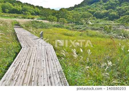 [Kagami-ga-naru Plateau] Kagami-ga-naru, Mikage, Kofu-cho, Hino-gun, Tottori Prefecture 140880203