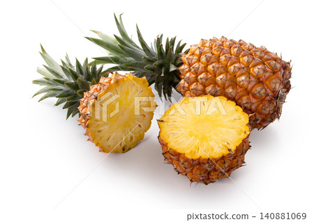 Pineapple, fruit, tropical, back removed, cutting path, fresh pineapple fruit, パイナップル Pineapple, fruit, tropical, back removed, cutting path, fresh pineapple fruit, パイナップル 140881069