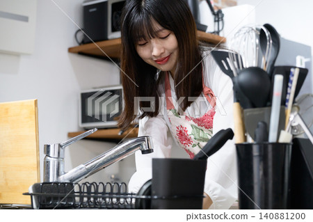 Japanese woman cooking in the kitchen Japanese woman cooking in the kitchen 140881200