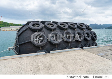Maizuru City, Kyoto Prefecture: Pneumatic fenders to prevent ships from contacting the quay. Maizuru City, Kyoto Prefecture: Pneumatic fenders to prevent ships from contacting the quay. 140881960