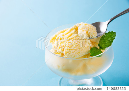 I'm going to eat vanilla ice cream. I'm going to eat vanilla ice cream. 140882833