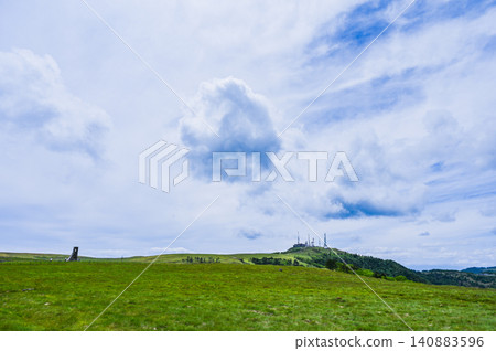 Scenery of the Utsukushigahara Plateau in Nagano Prefecture Scenery of the Utsukushigahara Plateau in Nagano Prefecture 140883596