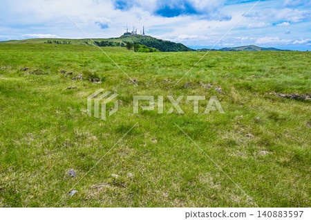 Scenery of the Utsukushigahara Plateau in Nagano Prefecture 140883597