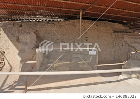 Iran, Kashan: Tepe Siark, the world's oldest ziggurat. 140885322