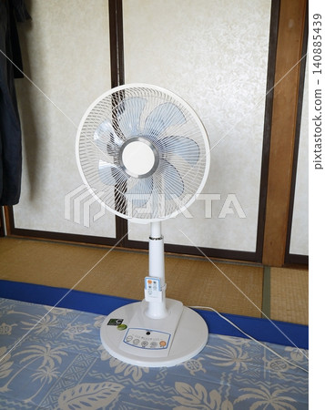 房間裡的風扇 140885439