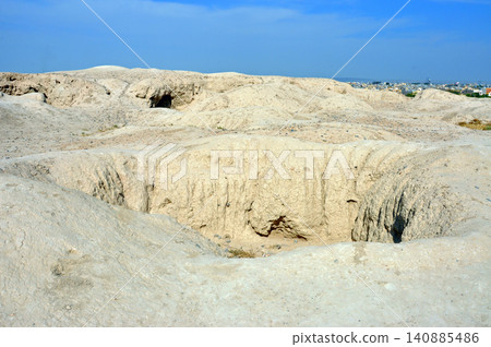 Iran, Kashan: Tepe Siark, the world's oldest ziggurat. Iran, Kashan: Tepe Siark, the world's oldest ziggurat. 140885486