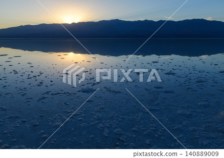 Sierra nevada california salt flat lake sunset reflection mountain horizon serene blue dawn across still water and mineral crust Sierra nevada california salt flat lake sunset reflection mountain horizon serene blue dawn across still water and mineral crust 140889009