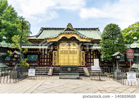 Building view of the Tosho-gu in Ueno Park, Taito, Tokyo, Japan. This shrine enshrines Tokugawa Ieyasu, the first shogun of the Edo shogunate. 140889680