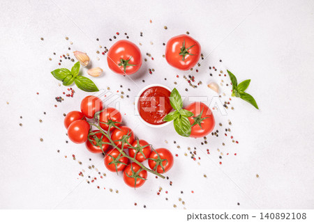 Fresh tomatoes, basil, garlic and tomato sauce Fresh tomatoes, basil, garlic and tomato sauce 140892108