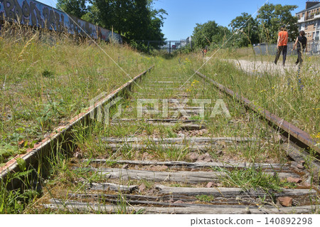 巴黎十五區小環城路(Petite Ceinture)廢棄鐵路線的遺跡(2026年6月14日) 巴黎十五區小環城路(Petite Ceinture)廢棄鐵路線的遺跡(2026年6月14日) 140892298