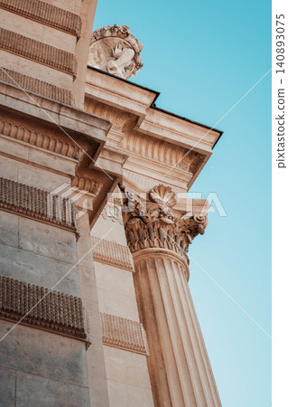 Majestic neoclassical architecture: corinthian columns under clear blue sky Majestic neoclassical architecture: corinthian columns under clear blue sky 140893075