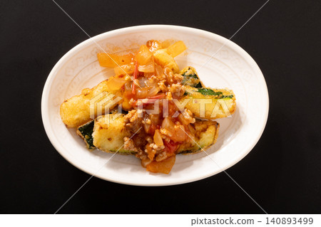 番茄醬炸西葫蘆。 番茄醬炸西葫蘆。 140893499