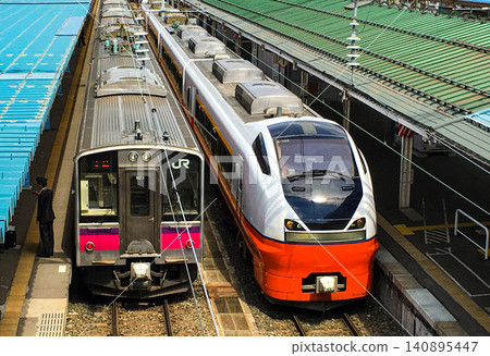 [Driver and conductor confirmed] Aomori Station Old Station Building E751 series Tsugaru 701 series local train 140895447
