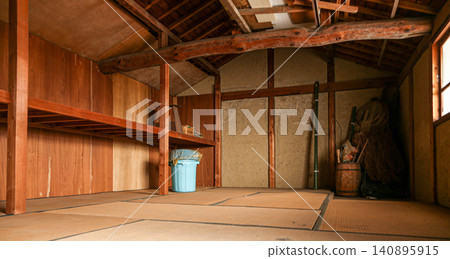 傳統普通房屋倉庫 傳統普通房屋倉庫 140895915