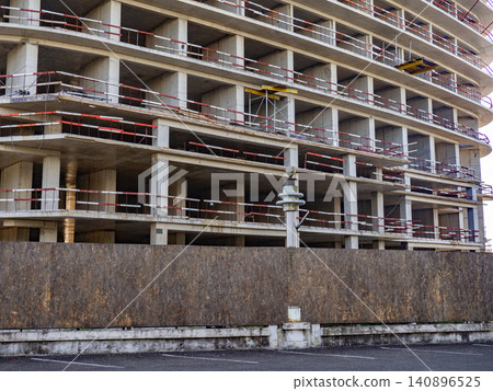Construction of a modern high-rise building. Sides on the floors. Concrete frame of a building under construction. Construction in progress Construction of a modern high-rise building. Sides on the floors. Concrete frame of a building under construction. Construction in progress 140896525