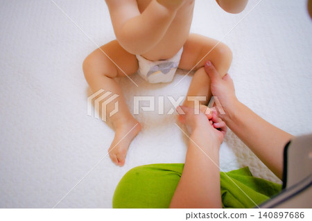 Baby massage for babies 140897686