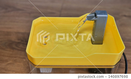 Automatic Cat Water Fountain with Flowing Clean Water 140897698
