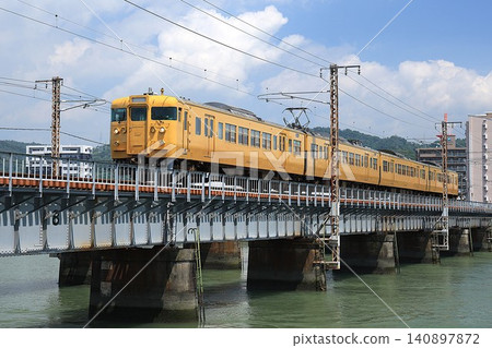 [JR西日本] 115系 3000系（山陽本線：岩國～南岩國） 140897872