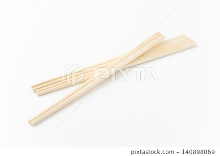 白色背景上的免洗筷 白色背景上的免洗筷 140898069