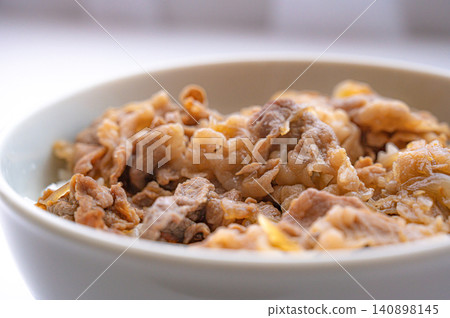 Beef bowl topped with plenty of beef Beef bowl topped with plenty of beef 140898145