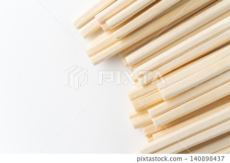 許多一次性筷子尖端的特寫 許多一次性筷子尖端的特寫 140898437