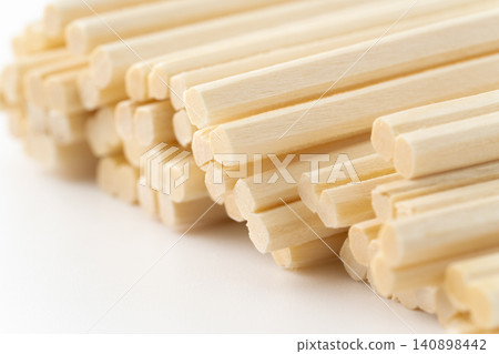 許多一次性筷子尖端的特寫 140898442