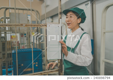 超級市場 超市 女生 140898794
