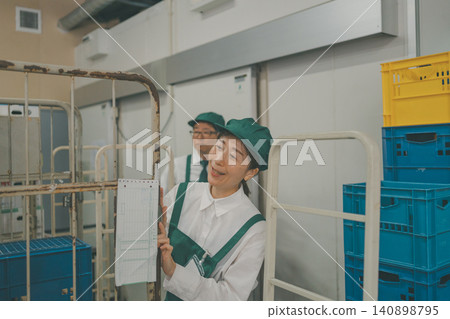 超級市場 超市 女生 140898795