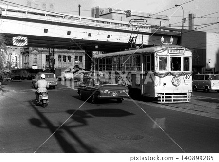 銀座京橋,有軌電車運行的街道。 銀座京橋,有軌電車運行的街道。 140899285