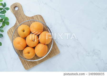 Apricot fruit Apricot fruit 140900035