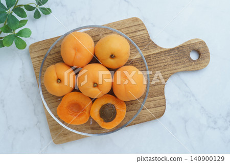 Apricot fruit Apricot fruit 140900129