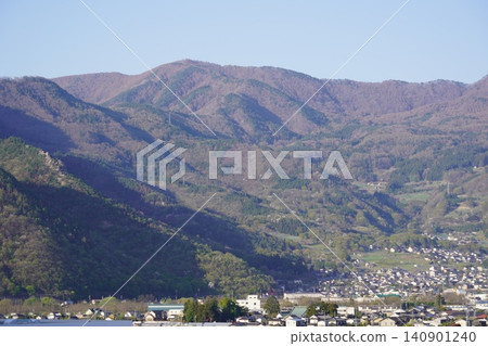 請欣賞長野縣埴科郡榊町山區盛開的山櫻。這是從上平市的防火瞭望塔拍攝的景色。 請欣賞長野縣埴科郡榊町山區盛開的山櫻。這是從上平市的防火瞭望塔拍攝的景色。 140901240