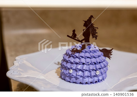 帶有女巫圖案的萬聖節糖果 帶有女巫圖案的萬聖節糖果 140901536