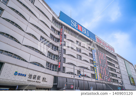The station building at the east exit of Ikebukuro Station and the Seibu Ikebukuro Main Store with its Yodobashi Camera sign [Minami-Ikebukuro, Toshima-ku, Tokyo] 140903120