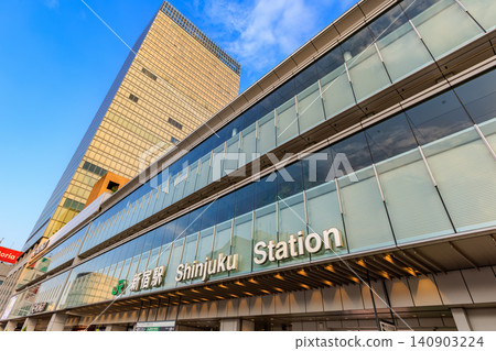 東京新宿街景新宿站南口 東京新宿街景新宿站南口 140903224